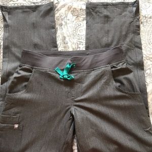 NEW Figs Kade Petite Scrub Pants in Small